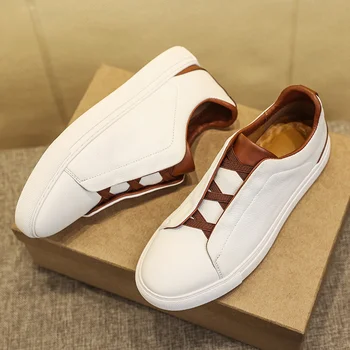 Осень 2023 Кожаная обувь для мужчин Белая Черная Повседневная обувь Мужская Высококачественная Прогулочная обувь Мужская Популярная Молодежная Модная Мужская обувь